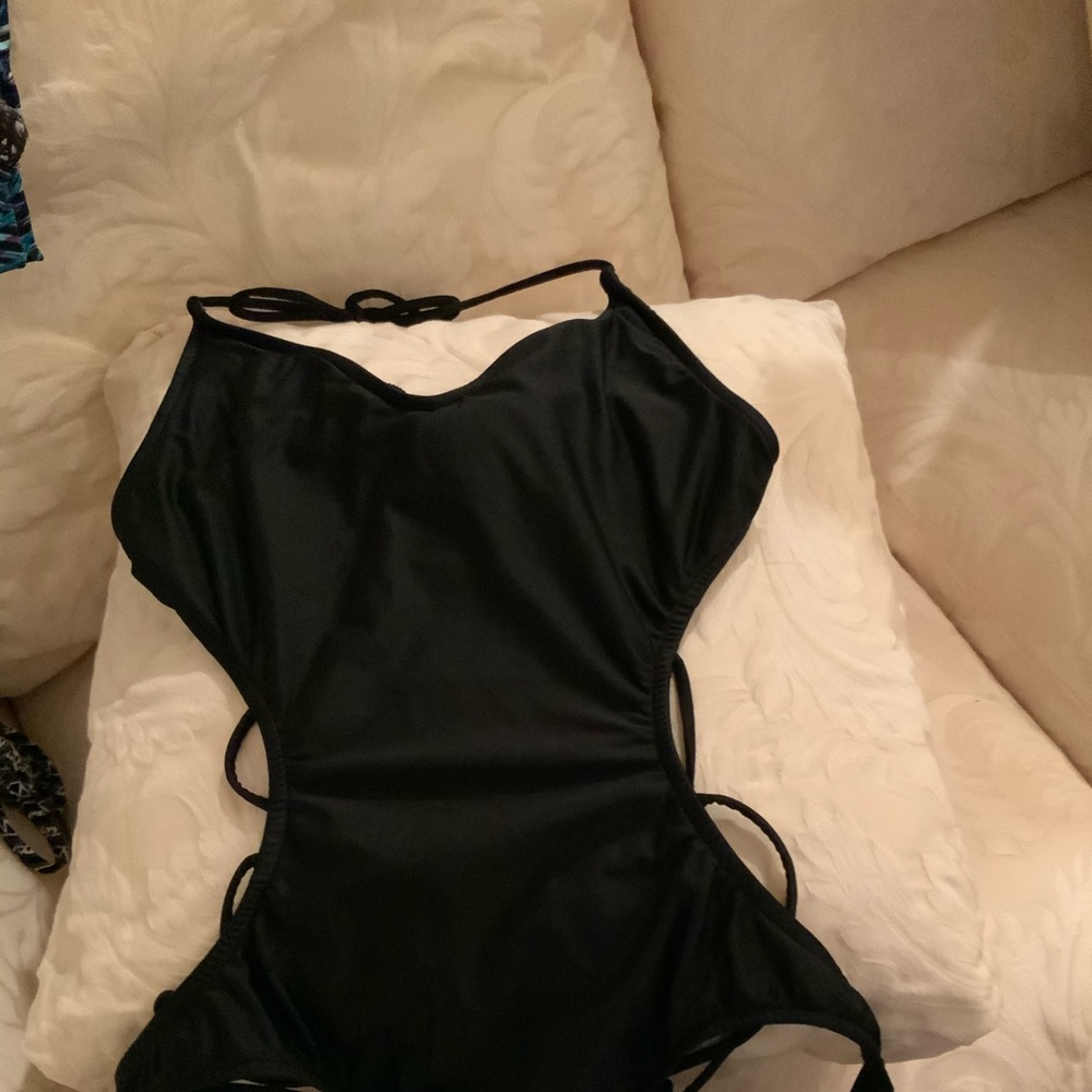 VENUS Bathing Suit Worn Once SZ 12